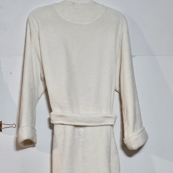 Lauren Ralph Lauren 'LRL' Monogram Plush White Robe - Picture 3 of 12